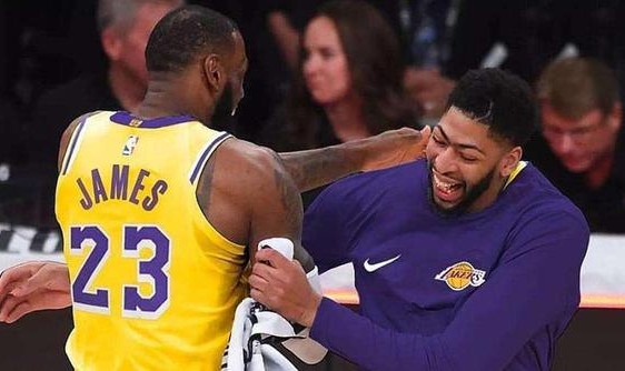  瓦兰丘纳斯30+15鹈鹕胜奇才  