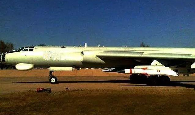  莱比锡高空轰炸战术得手，双中锋连线头槌定乾坤