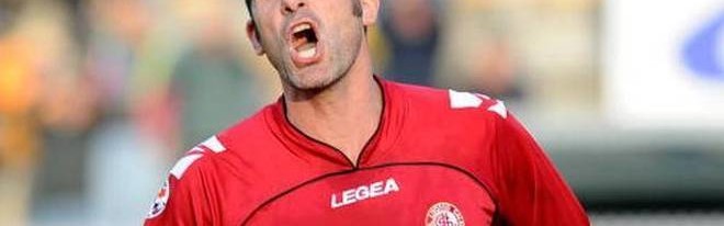  利沃诺意乙垫底，传奇射手担任救火教练