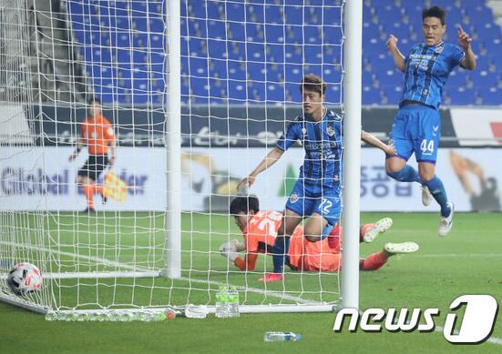  图卢兹主场十人应战，顽强逼平领头羊巴黎  