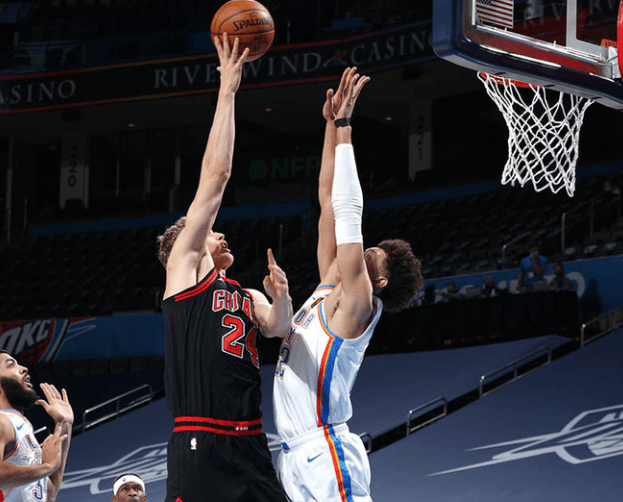  公牛逆转火箭拉文命中绝杀三分球  